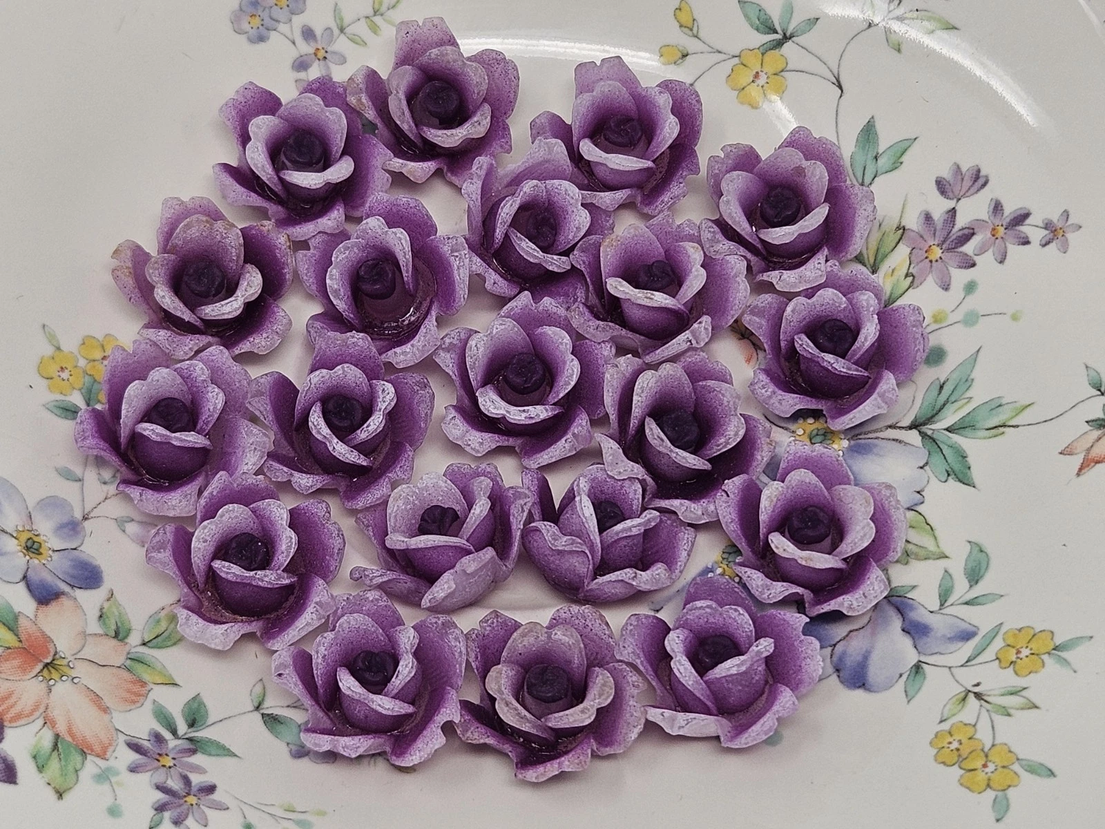 20 pcs Purple Frosted Plastic Rose Flower 3D Cabochons Jewelry Crafts Vintage image 1