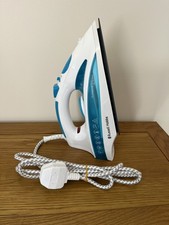 Russell Hobbs Supreme Steam Pro Iron 2600W Blue and White 300ml Tank - 20562