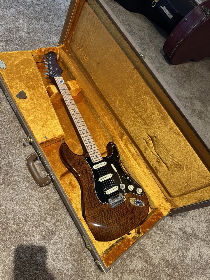 Fender Rarities  Flame  Maple  Top  Stratocaster Limited Edition - Image 3 of 4