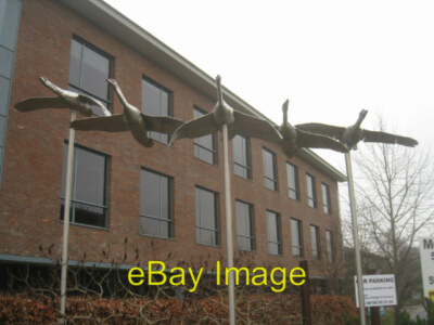 Foto 6x4 Angenehme Skulptur Waterfront Business Park Flotte. c2012