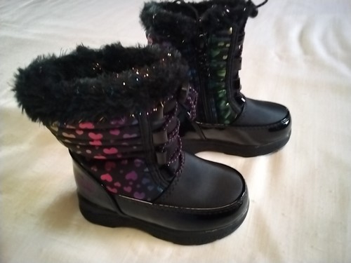 Totes Renee Winterstiefel Kleinkind Mädchen 6M Kunstfell gefüttert Herzen schwarz neu ohne Karton