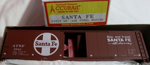 Coche de carga Accurail HO ATSF 50' de una sola puerta (5035) | Zustand: New