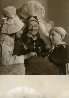 Frankreich Paris Palais de Chaillot Volksfest Normannen Tracht altes Foto 1951