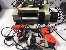 Nintendo Entertainment System -001 Home Console NES-004 & 027 Controllers + Zapp