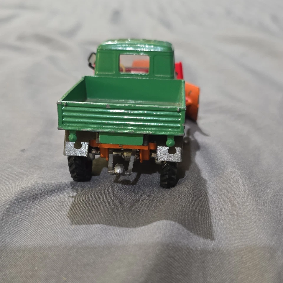 Литой под давлением снегоочиститель Corgi Major Toys 1150 Mercedes-Benz Unimog 406 без упаковки. - Изображение 4 из 4