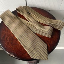 70s Vintage Daimaru Gold Alternating Chevron 100 Silk Mens Swanky Tie 53 x 3.25