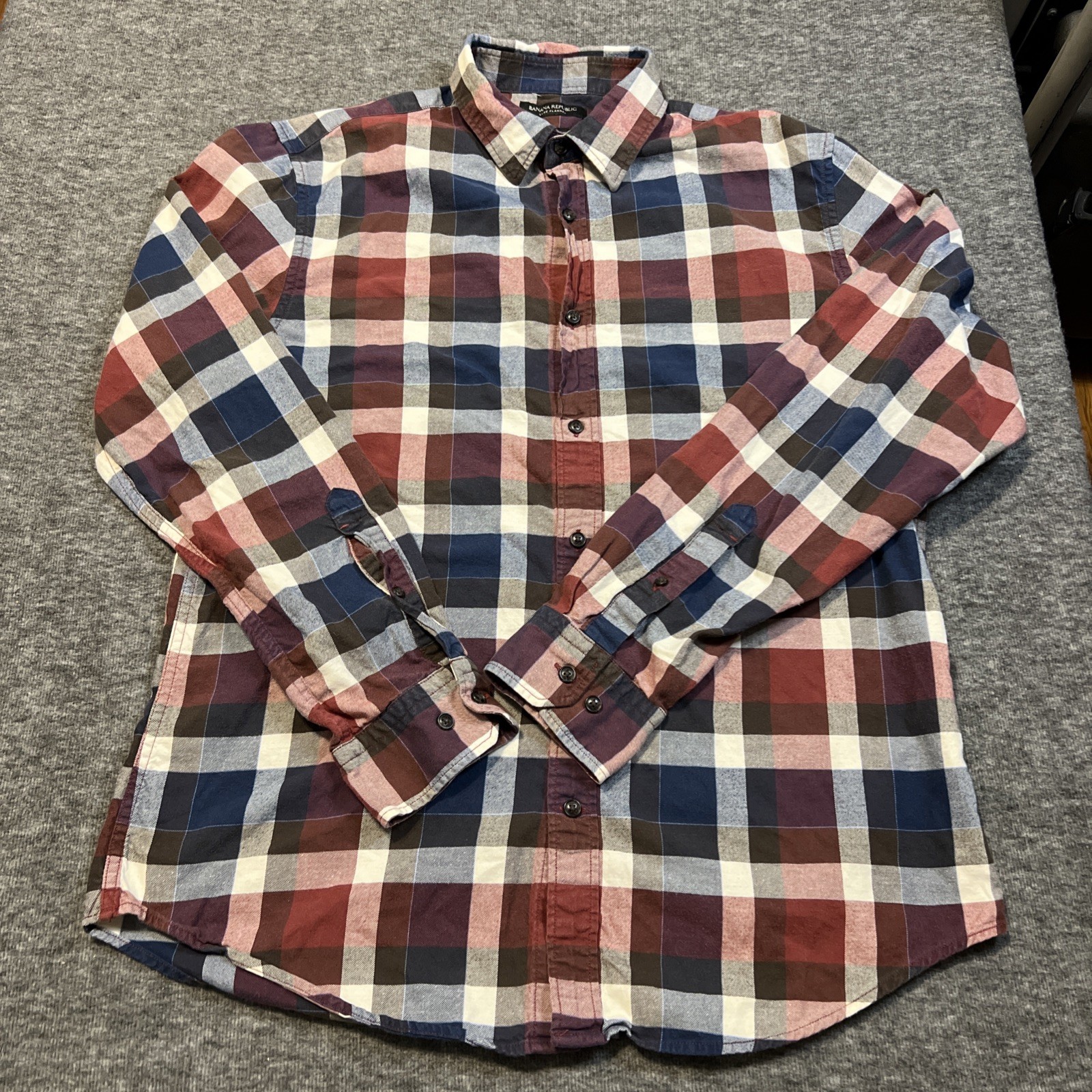 Banana Republic LUXE FLANNEL Shirt Men’s Large Red Gray Blue Plaid Ready To Wear
