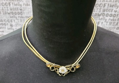 SAQ Flower Gold Tone Neclace Avon