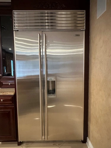 42 Inch Sub-Zero Classic Side-by-Side Refrigerator / Freezer w/Dispenser (685/S)