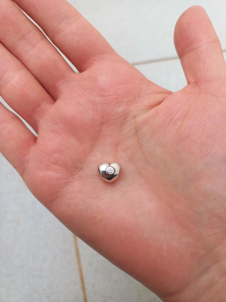Authentic Pandora Sparkling Heart Silver & Clear Cubic Zirconia Charm 790134CZ - Immagine 3 di 4