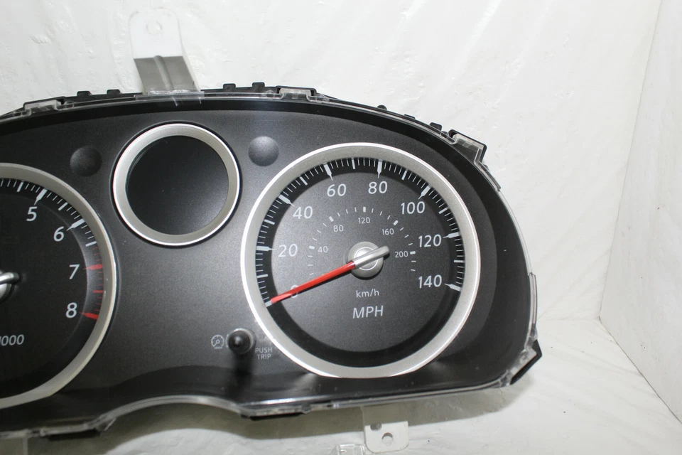 Cuadro de instrumentos velocímetro Nissan Sentra 2011 2012 indicadores de panel 62.558 millas Foto 4 de 4