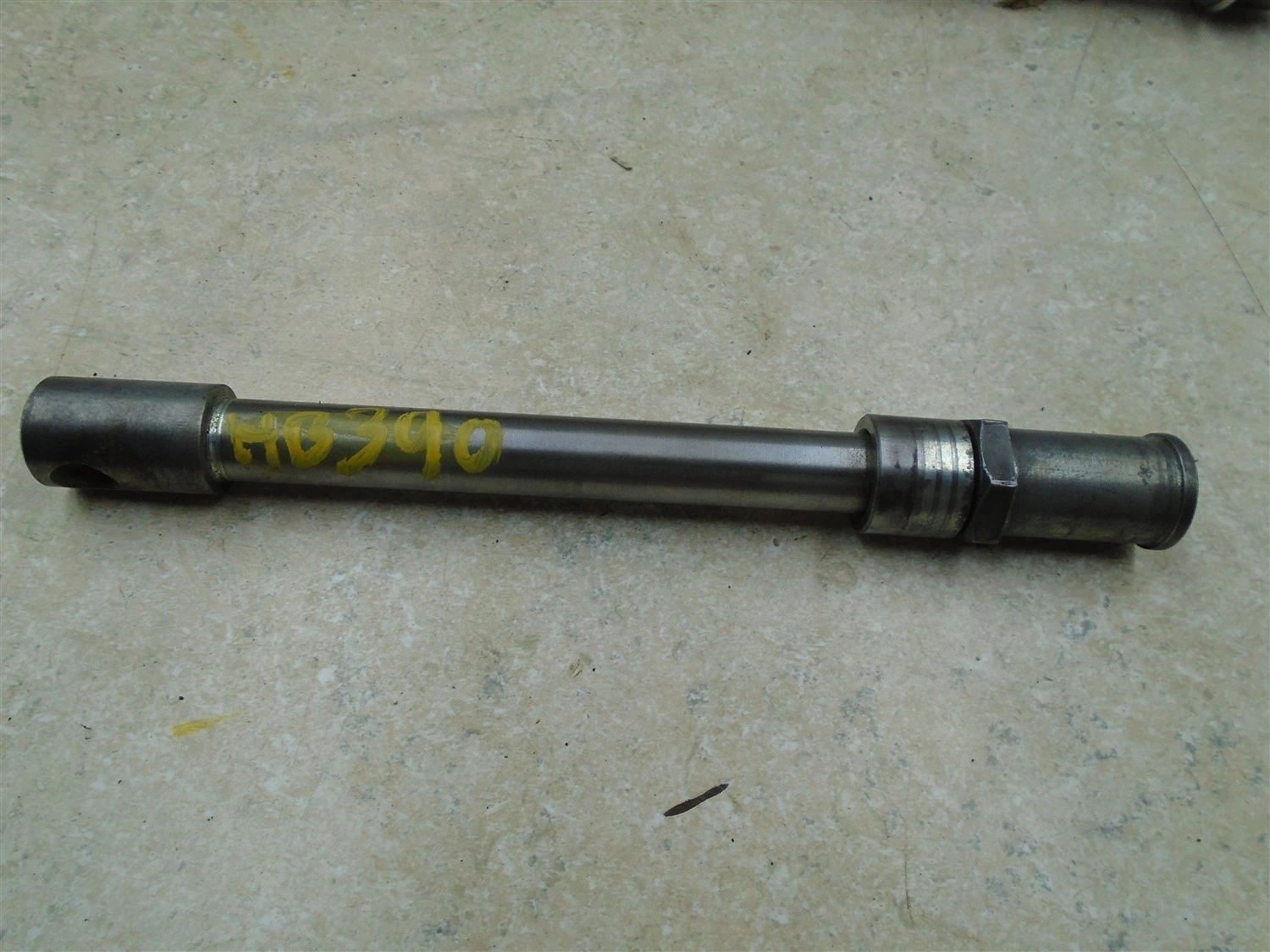 Honda 400 CB CB400-F SUPERSPORT CB400F Front Axle HB390 1975
