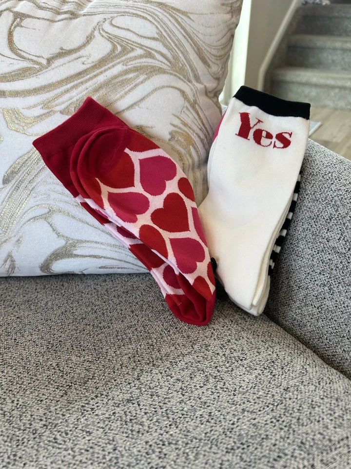 ¡Nuevo! Paquete de 2 (6 pares) calcetines Kate Spade New York corazones rayas rosa rojo Foto 3 de 4