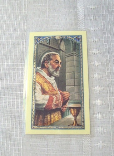 VTG PRAYER GLORIFICATION OF PADRE PIO CARD LAMINATED- ITALY RWB