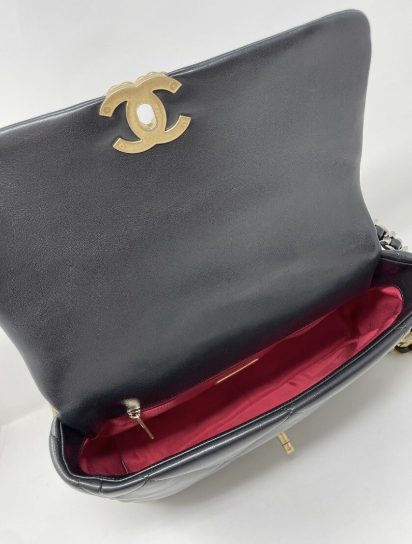 CHANEL 19 Large Flap Black Quilted Leather Shoulder Bag Brand New