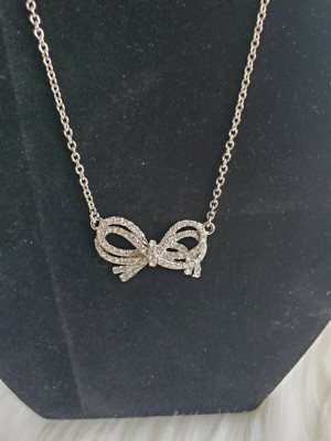 Carolee Designer Silver Tone Bow Gift Rhinestone Crystal Necklace 18'' Long New
