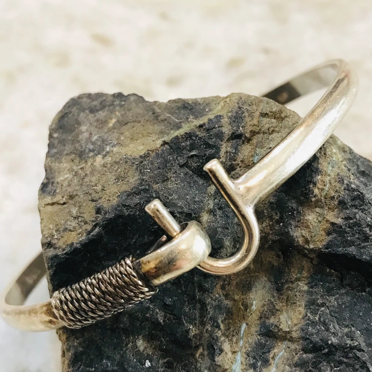 Island hook shop bracelet