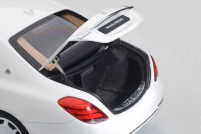 2015 MERCEDES MAYBACH PULLMAN S600 (LWB) WHITE 1:18 by AUTOart
