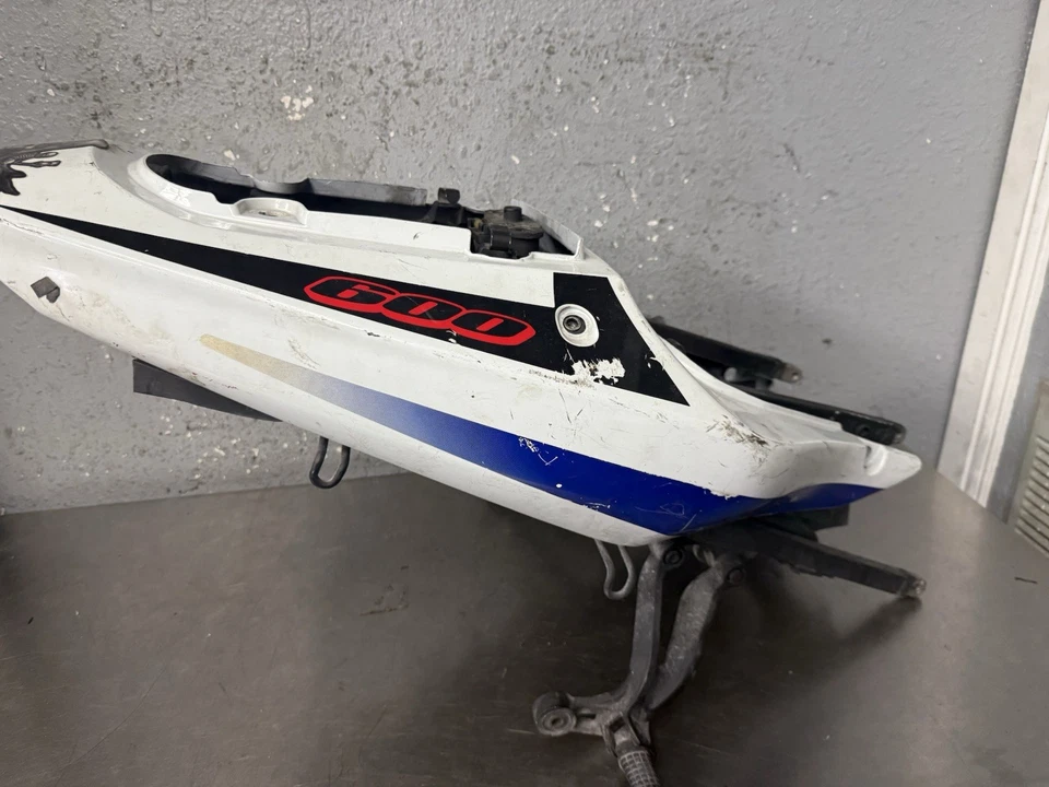2001 - 2003 SUZUKI GSXR 600 750 OEM TAIL FRAME SUBFRAME STRAIGHT FAIRING - Image 2 of 3