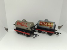 2 X TRIANG SHELL/BP TANKERS OO GAUGE