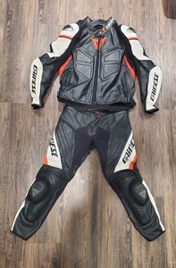 Men's Dainese 2 Piece Leather Motorcycle Riding Suit Jacket sz 56 Pants sz 54