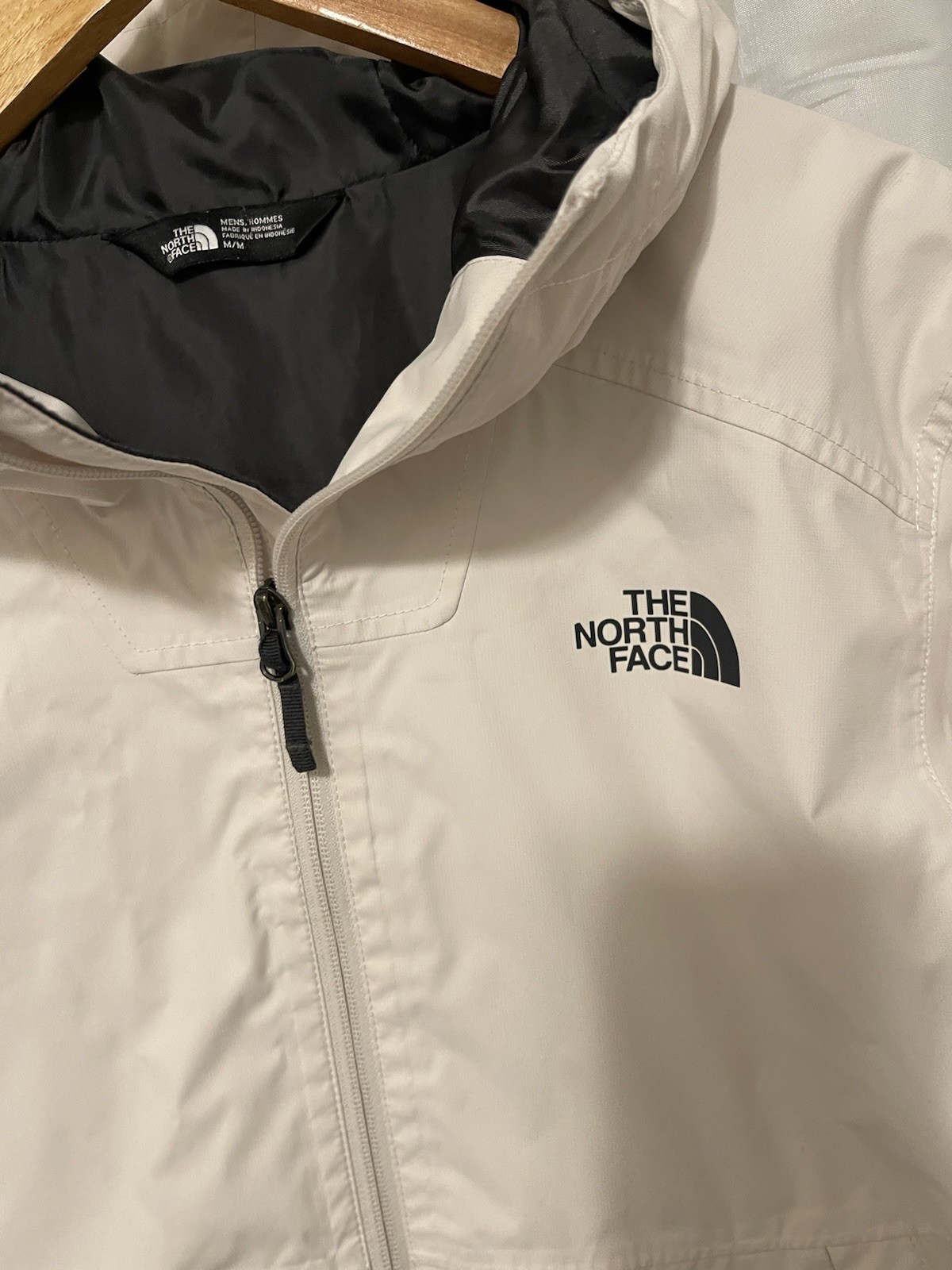 The North Face Men’s Medium White Rain Jacket Dry Vent Zip Up Hoodie