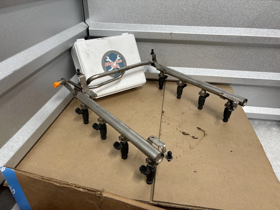 Audi B6 S4 2004-2005 4,2 V8 carril inyector de combustible con inyectores usado OEM 079133681M Foto 2 de 4