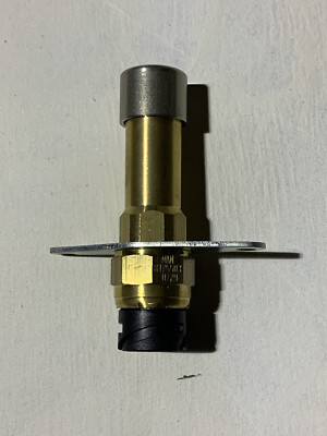 M.A.N 81.25505-0996  Foot Brake Switch Bayonet Lock Plug
