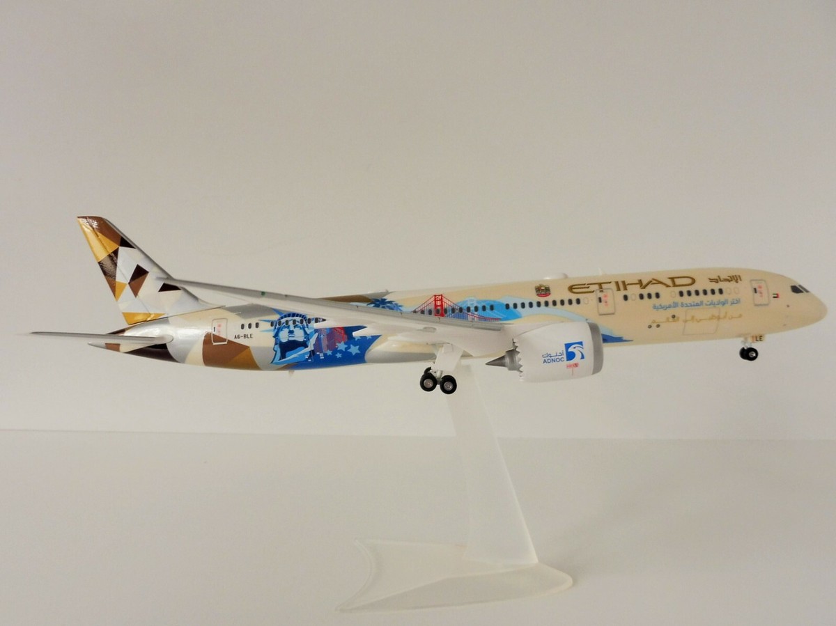 航空機・ヘリコプター Etihad Airways Boeing 787-9 1:200 Model JC Wings 1:200 Etihad 787-9 Unboxing and Review - YouTube