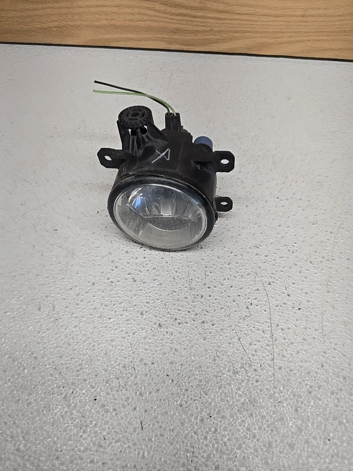 Jeep Compass 2017-2021 parachoques delantero izquierdo luz antiniebla Valeo 89211690 OEM Foto 2 de 4