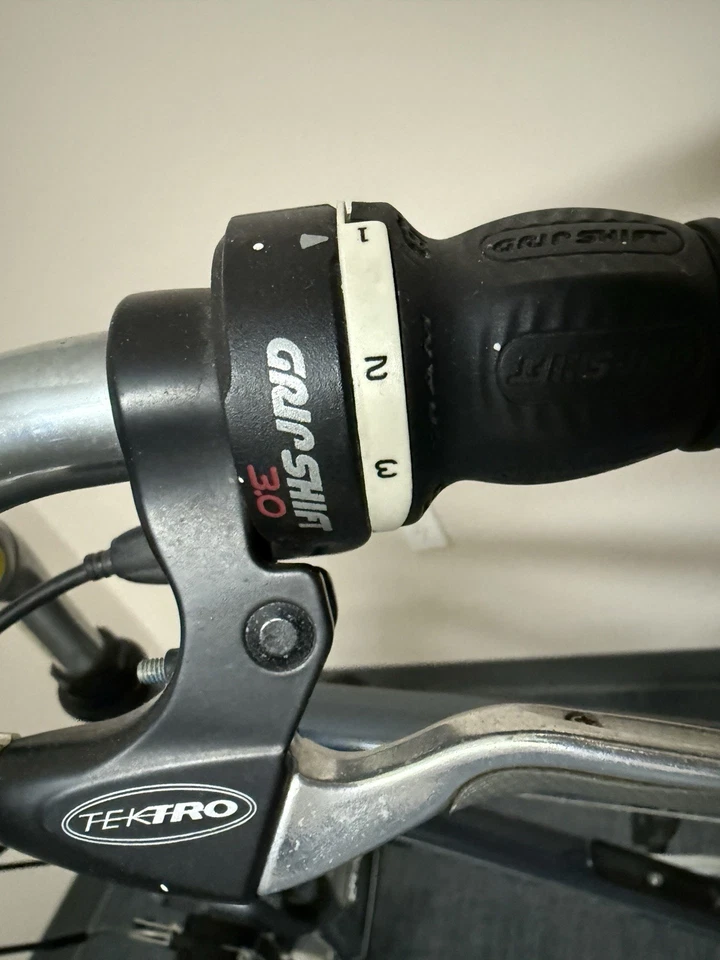 Trek Comfort Bicycle with Basket and Adjustable Seat - Image 4 of 4