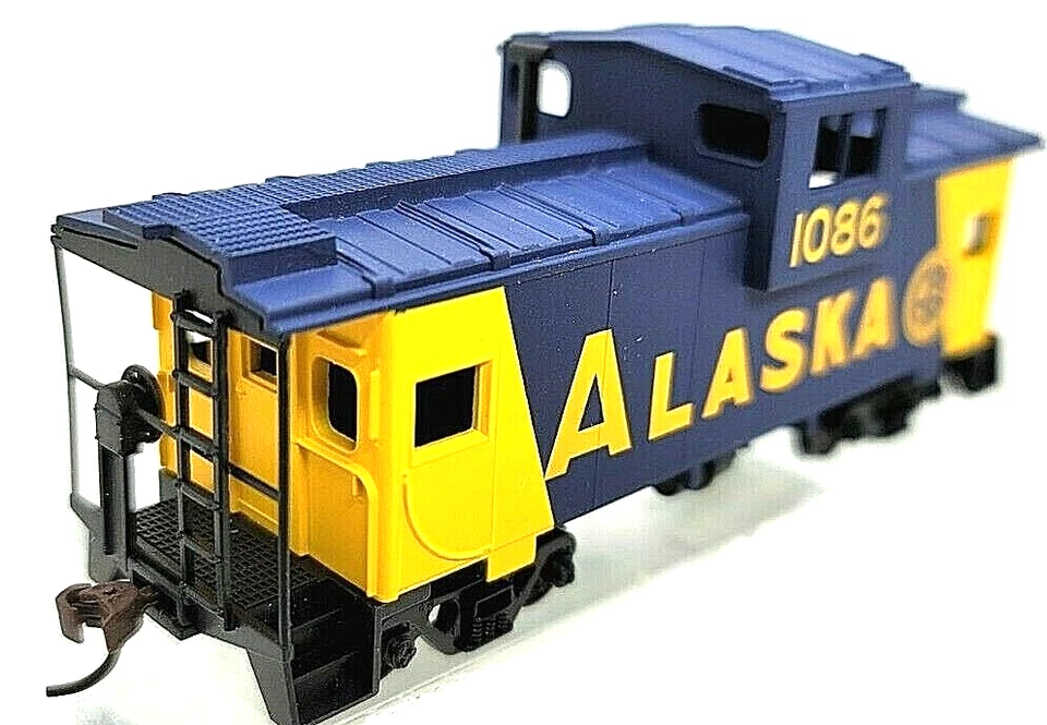 HO Walthers Trainline Alaska RR Caboose #1086 LNIB - Image 2 of 4