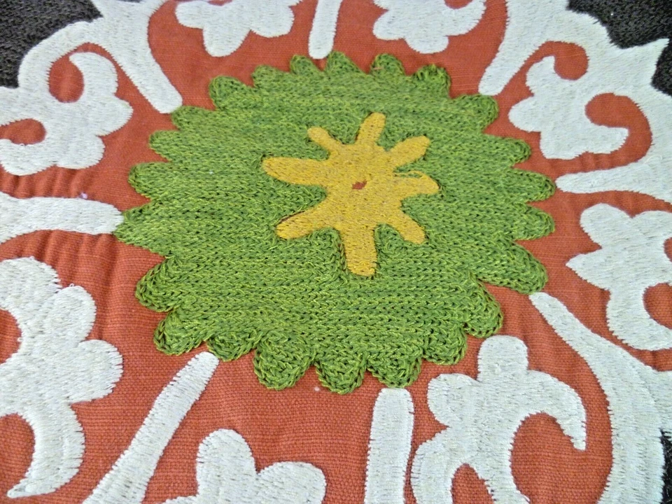 FUNDA ALMOHADA GRANERO CERÁMICA HOWELL SUZANI BORDADA NARANJA QUEMADO MARRÓN 20X36 Foto 3 de 4