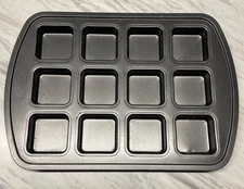 Pampered Chef Brownie Pan 12 Count Dozen Heavy Duty Non-Stick Bakeware #1544