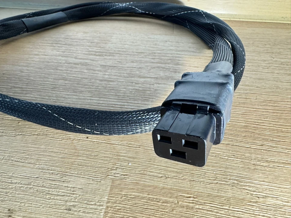 Synergistic Research Master Coupler High End Netzkabel Stromkabel C19 in 2m - Bild 3 von 4