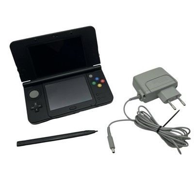 New Nintendo 3DS Spielkonsole schwarz + viele Spiele - akzeptabel bitte lesen!