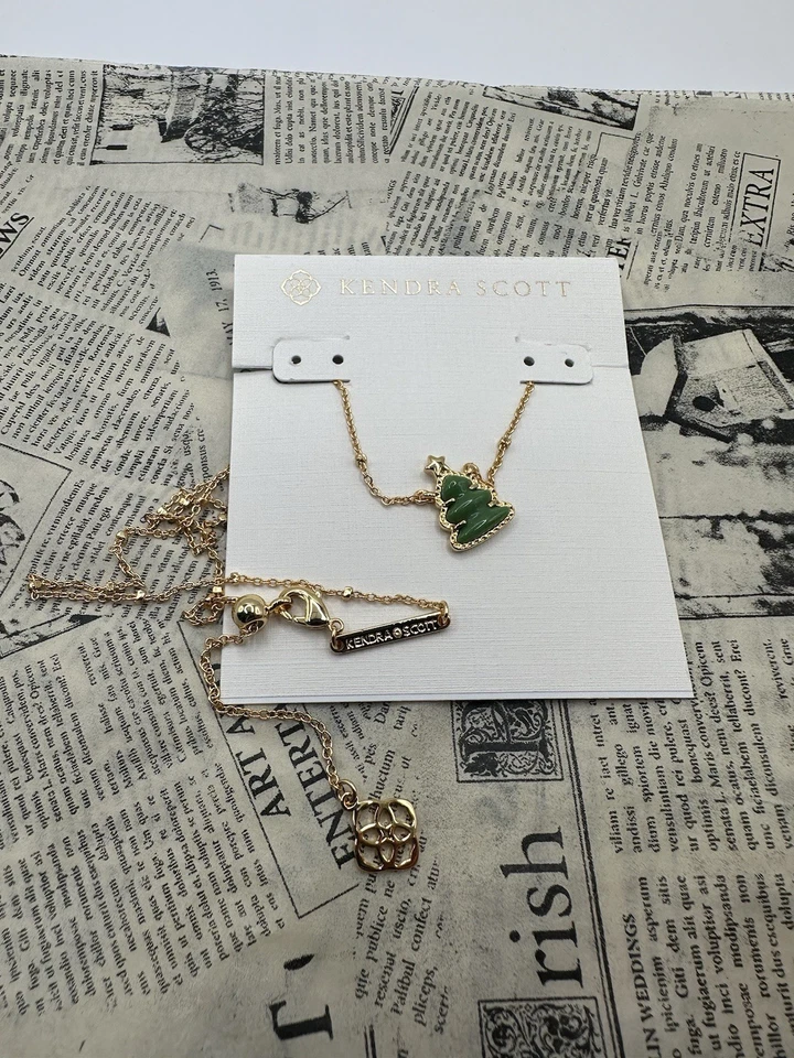 Colar pingente curto dourado árvore de férias Kendra Scott em quartzito verde - Imagem 3 de 3