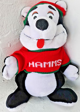 Peluche ours Hamm's Americo avec pull rouge et casquette