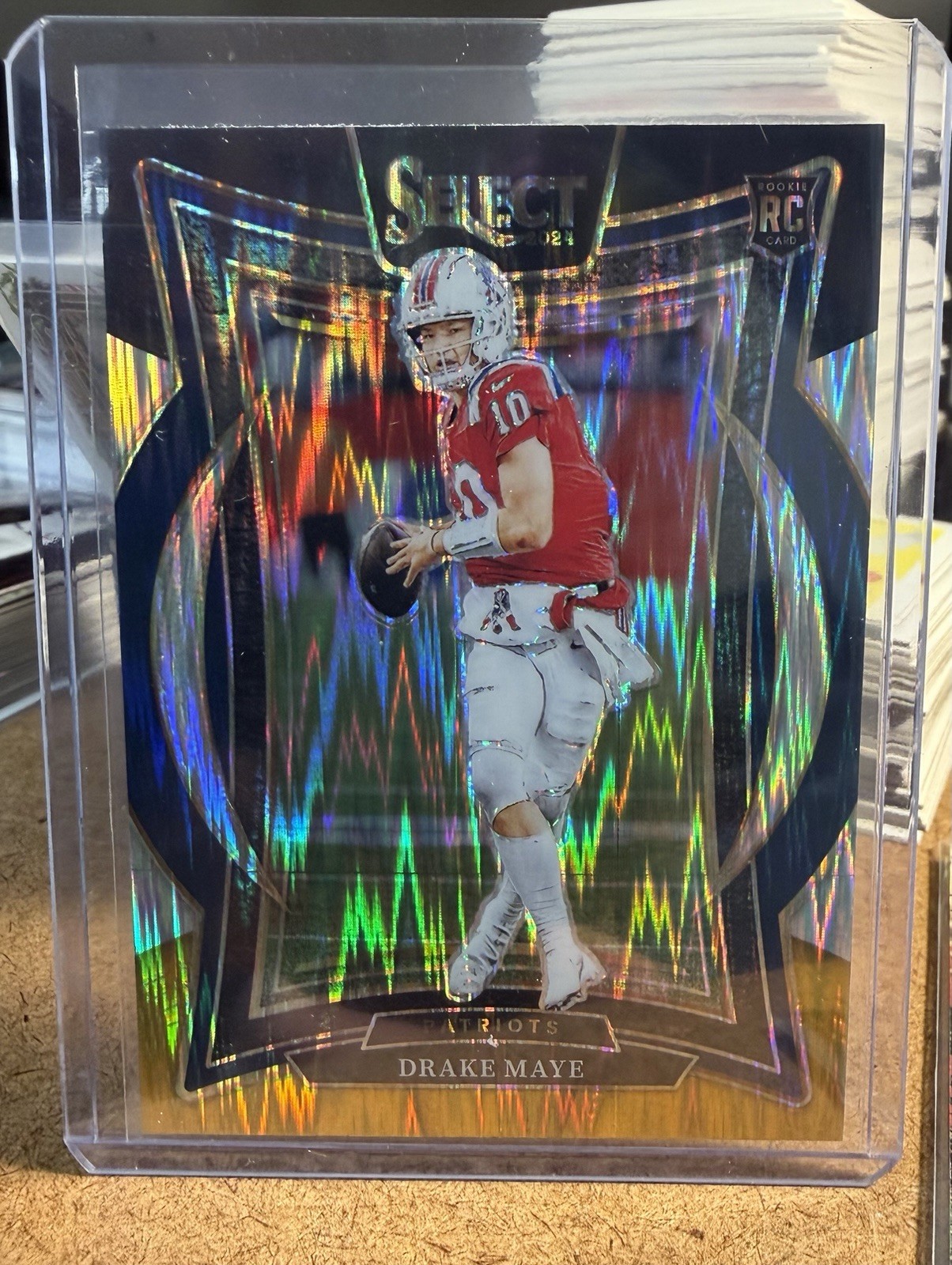 2024 Panini Select - Concourse Drake Maye #27 Black & Gold Shock Prizm (RC)