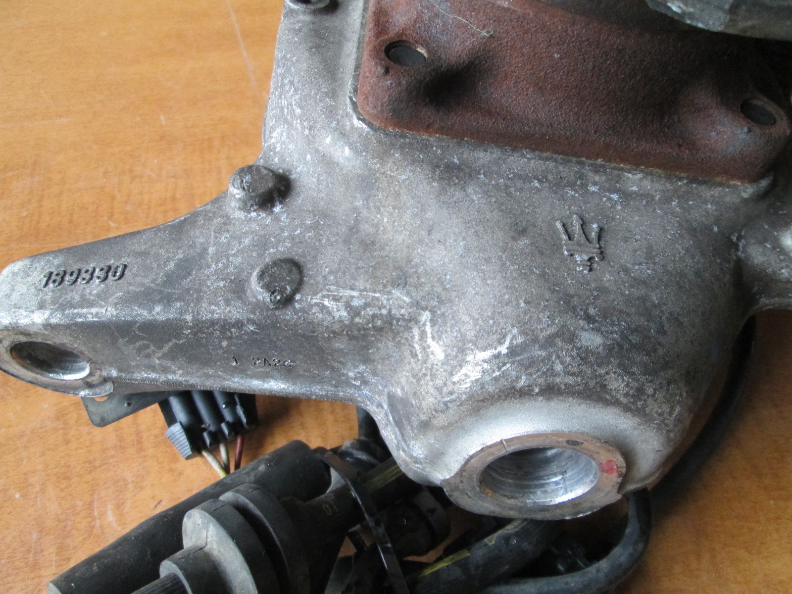 Maserati Coupe - RH Front Hub - Knuckle / Spindle / Wheel Bearing  197754 