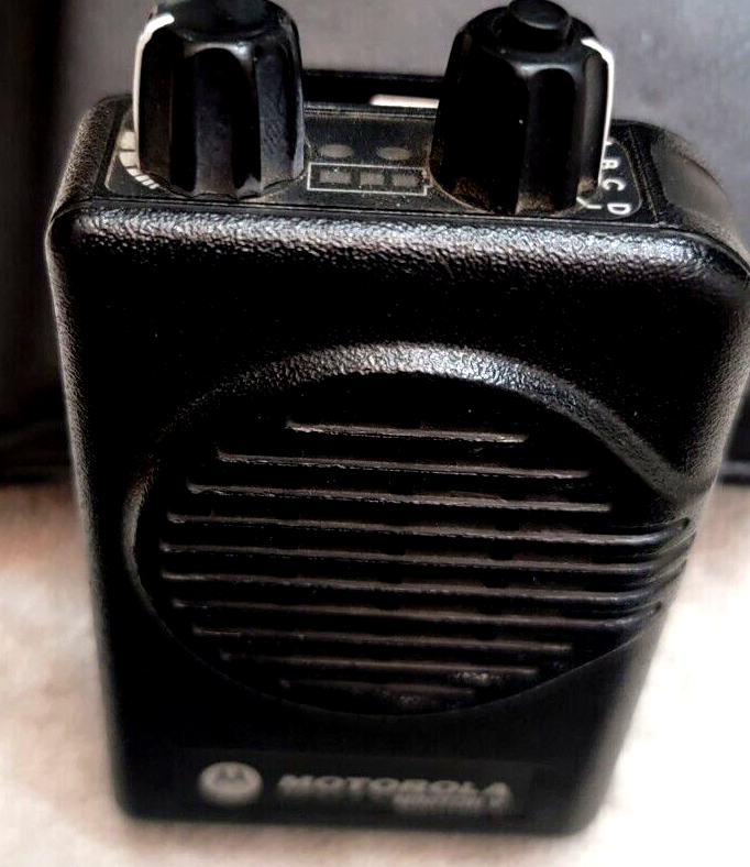 Motorola Minitor V Minitor 5 VHF pager W/ Charger, No Battery Flash