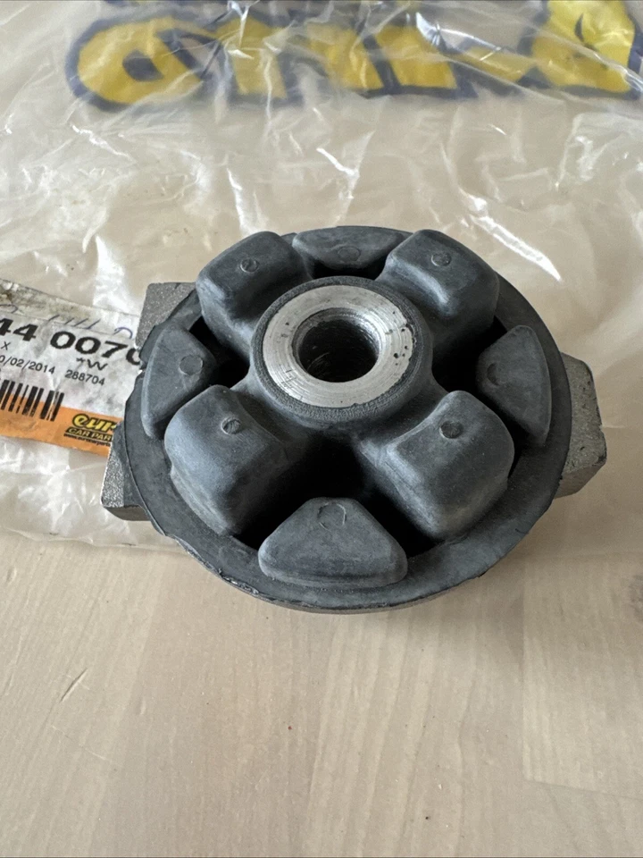 Euro Car Parts Left Gearbox Mounting Fits Passat 80 Coupe 1.3 1.6 D 1.7 TD 1.8 - Image 2 of 4