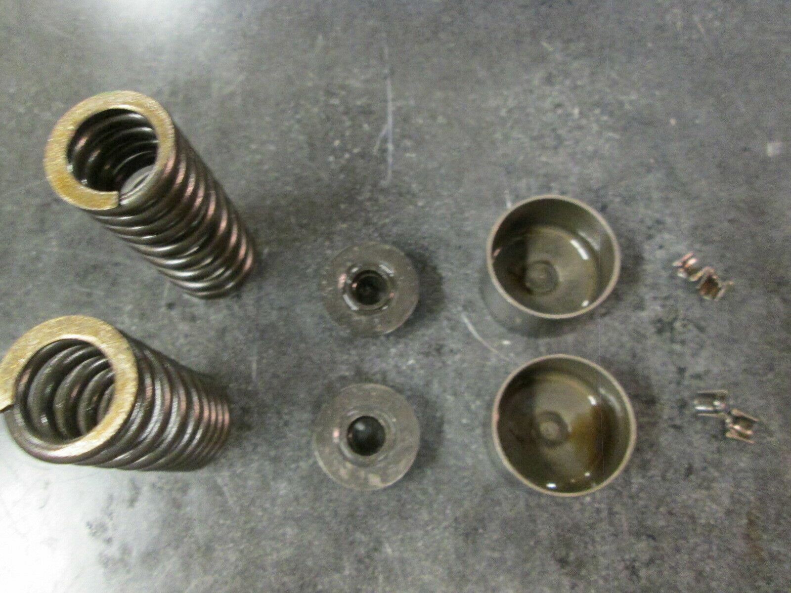 0205 Triumph Daytona 600 650 Two Exhaust Valve Springs & Keepers 0003