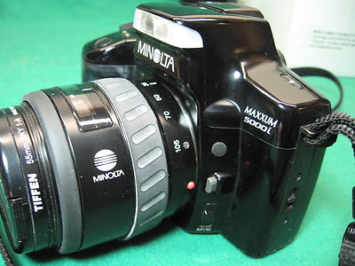 Minolta Maxxum 500si 35mm Camera With a Minolta AF 75-300mm Lens