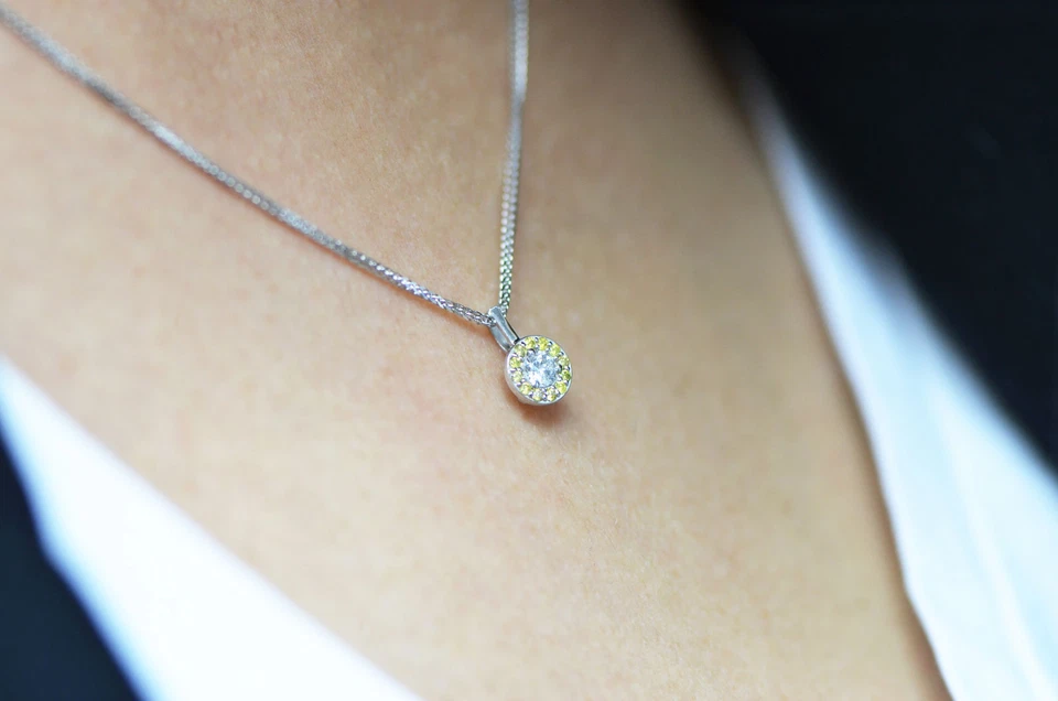 Collar Colgante Halo Diamante Real Amarillo Redondo Oro Blanco 14K 0.40 ct Tratado Foto 4 de 4