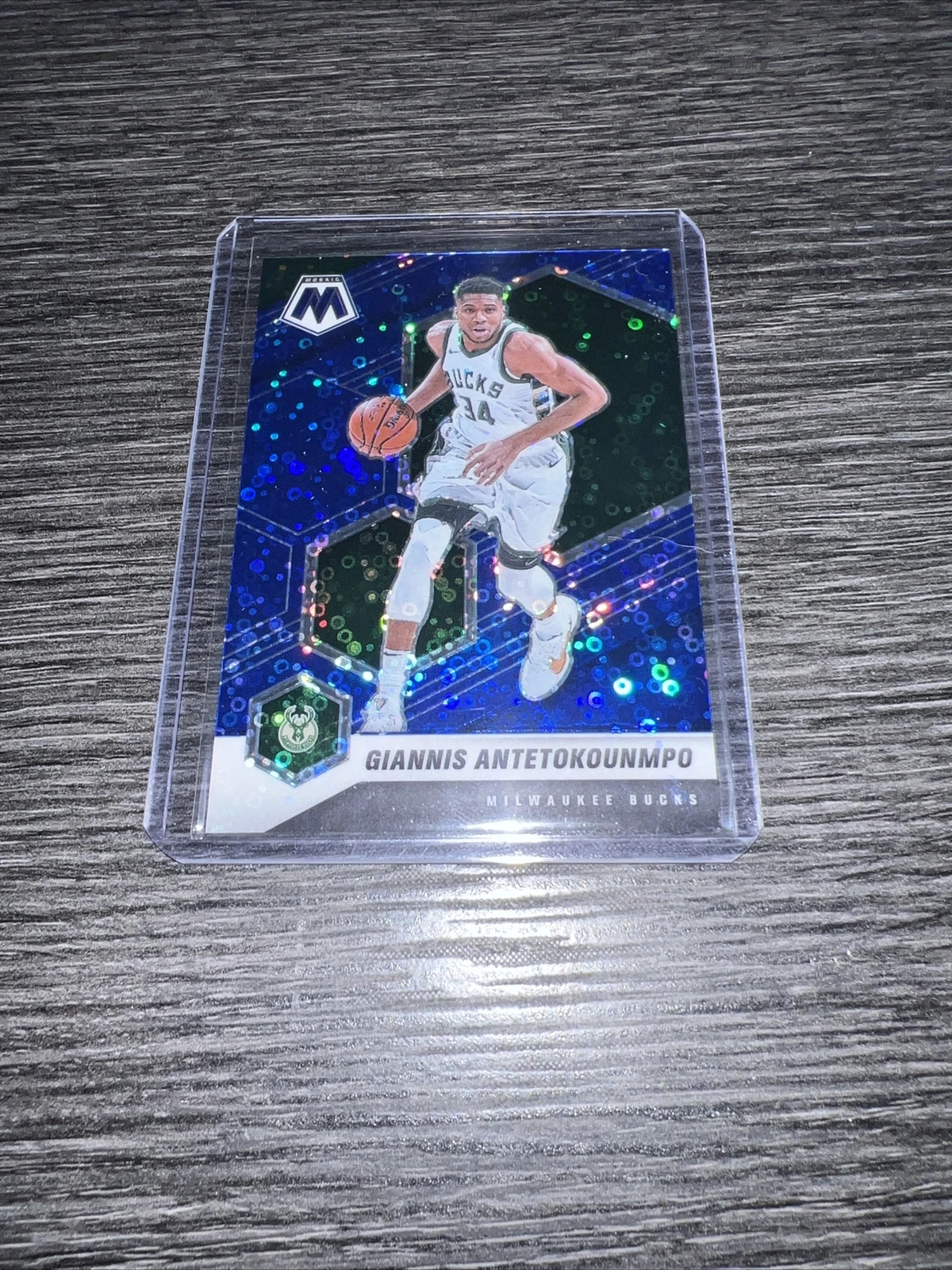 GIANNIS ANTETOKOUNMPO 2020/21 PANINI MOSAIC #80 FAST BREAK BLUE PRIZMS SP # /85