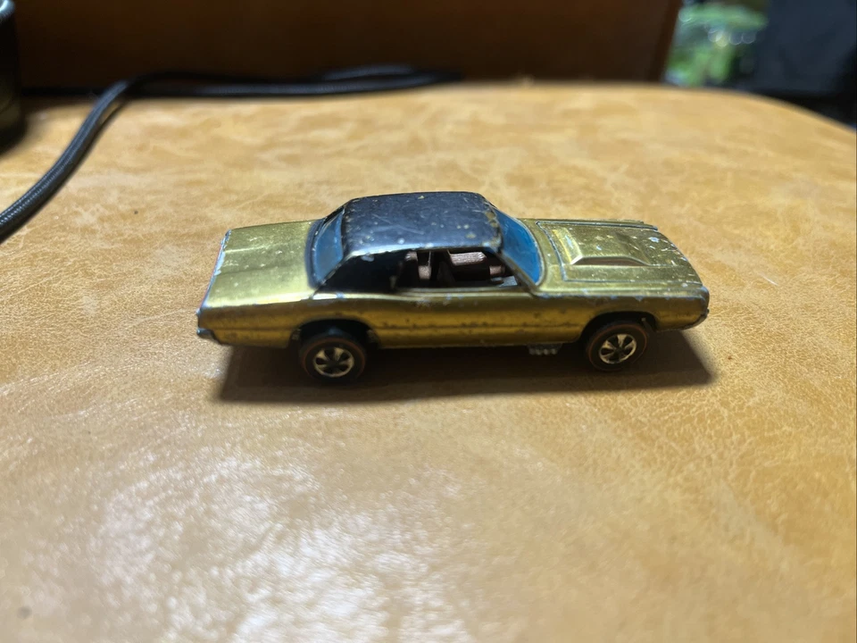 VINTAGE 1968 REDLINES HOT WHEELS GOLD CUSTOM T-BIRD, BROWN INTERIOR, BLACK ROOF - Image 2 of 4