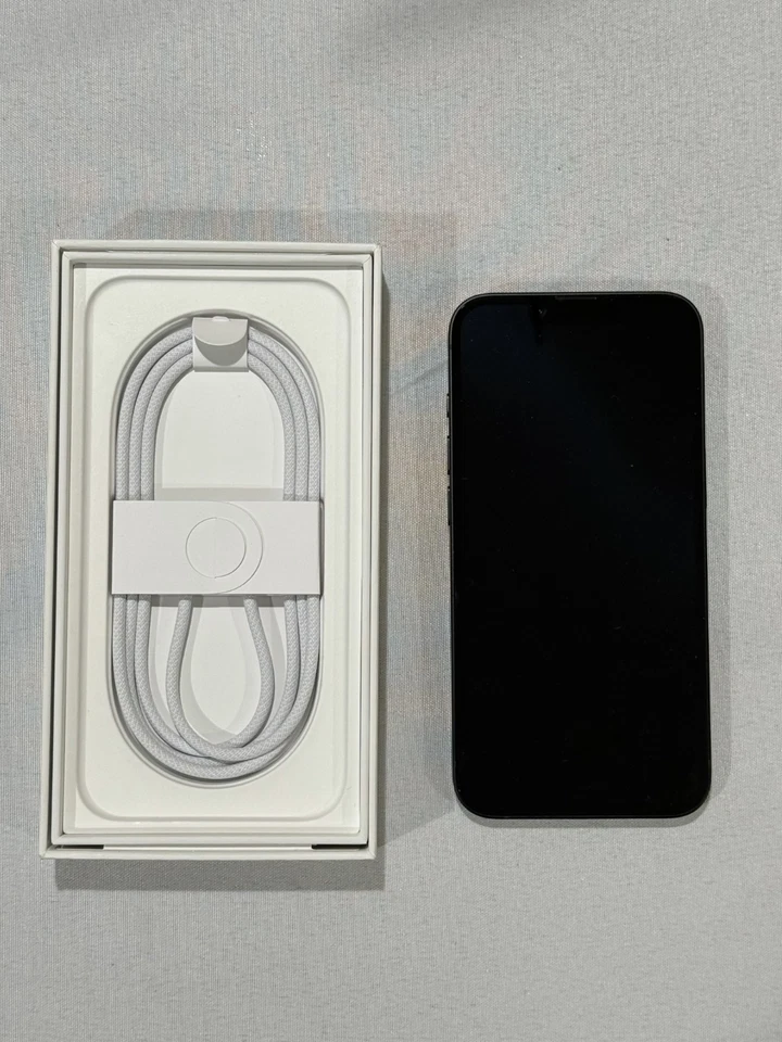 New Apple IPhone 16e 128gb Black (Boost Mobile)-New Sealed - Image 4 of 4