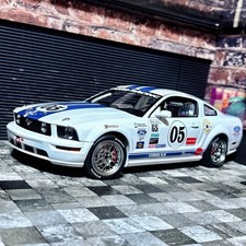 1 18 AUTOart Ford Mustang GT FR500C 2005