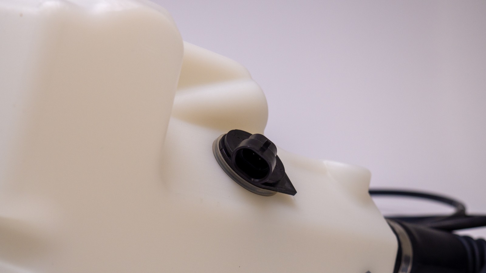 McLaren Washer Fluid Reservoir 14AD097CP